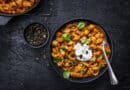 One-Pot-Pasta mit Kürbis- Kohlrabiratatouille und Burrata